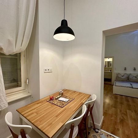 Cozy Studio Flat In The Heart Of בודפשט מראה חיצוני תמונה